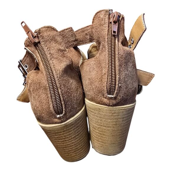 Qupid Brown Faux Suede Leather Stacked Heel Cut Out Buckle Boots ~ Size 9 - Picture 7 of 8